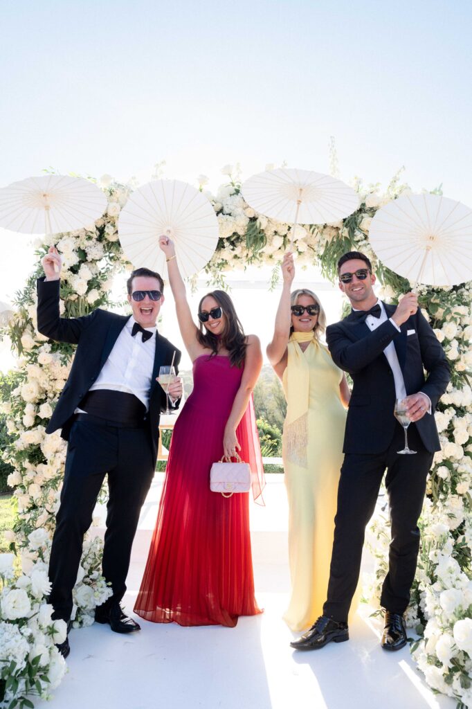 guests having fun wedding photography saint Tropez